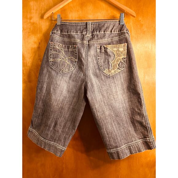 Venezia Denim Women's Long Shorts Designs and Double Button Shorts Size 14 - Picture 6 of 12